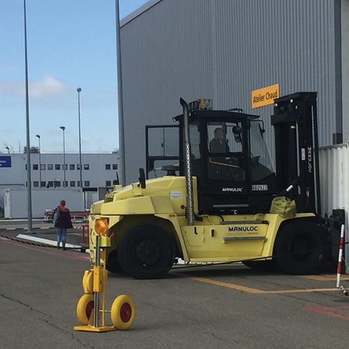 Chariot de balisage jaune